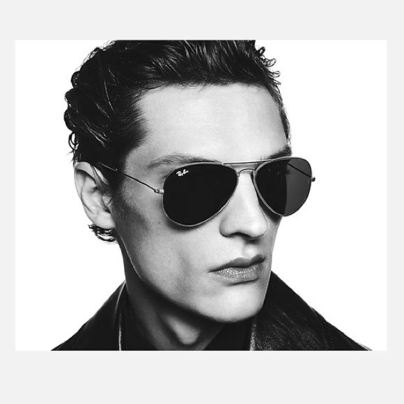 1980s Ray-Ban Aviator Sunglasses - Picture 16 of 17